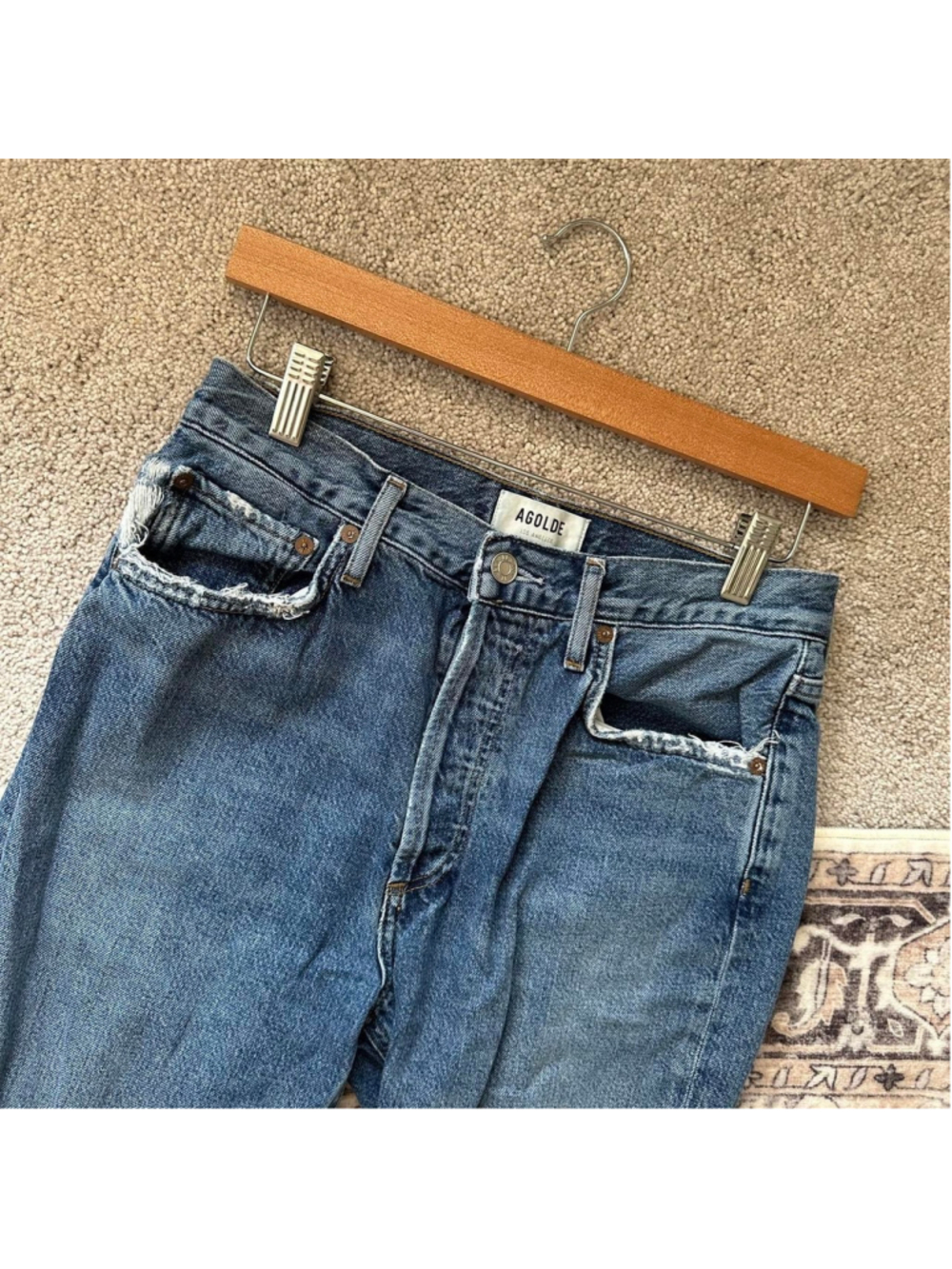 AGOLDE blue denim jeans size 27 #agolde #denim
The Riley crop